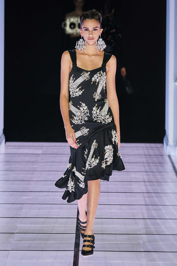 عرض أزياء مجموعة Moschino لموسم خريف وشتاء 2022 في ميلانو