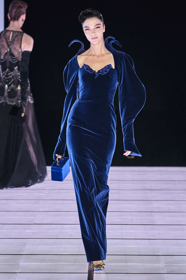 عرض أزياء مجموعة Moschino لموسم خريف وشتاء 2022 في ميلانو