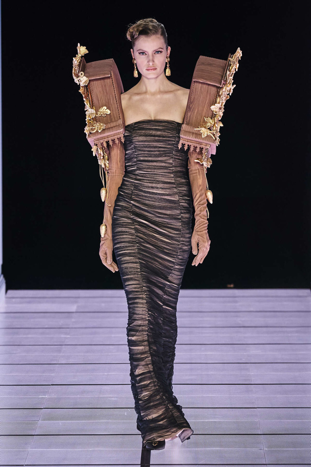 عرض أزياء مجموعة Moschino لموسم خريف وشتاء 2022 في ميلانو