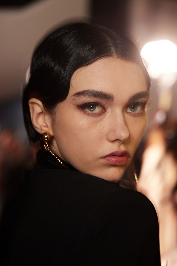 اطلالات جمالية من عرض أزياء مجموعة Moschino لموسم خريف وشتاء 2022 في ميلانو