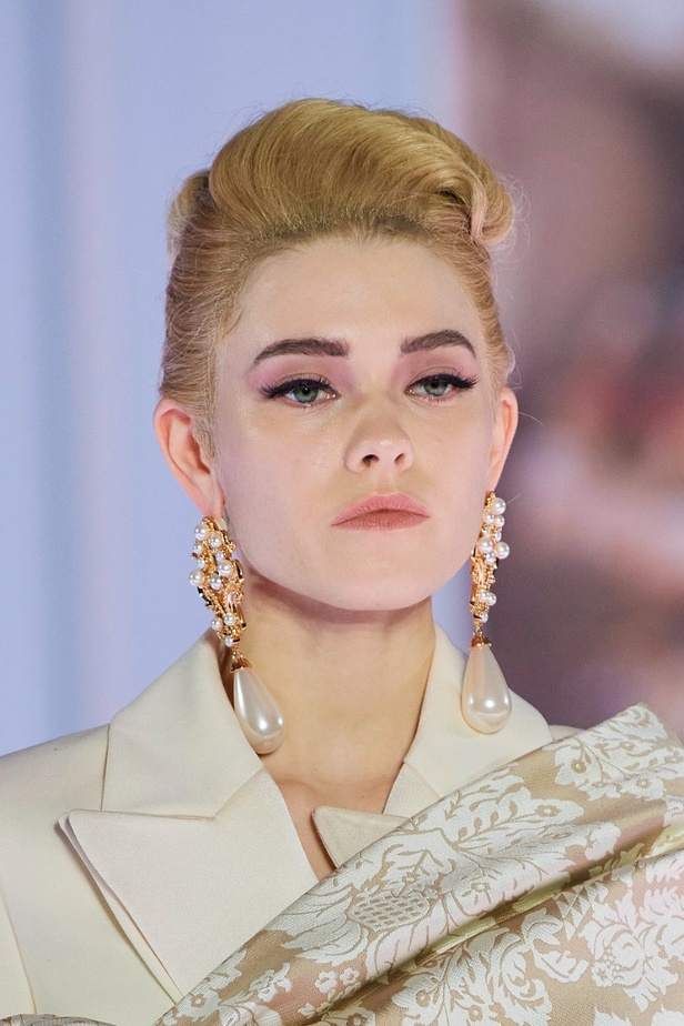 اطلالات جمالية من عرض أزياء مجموعة Moschino لموسم خريف وشتاء 2022 في ميلانو