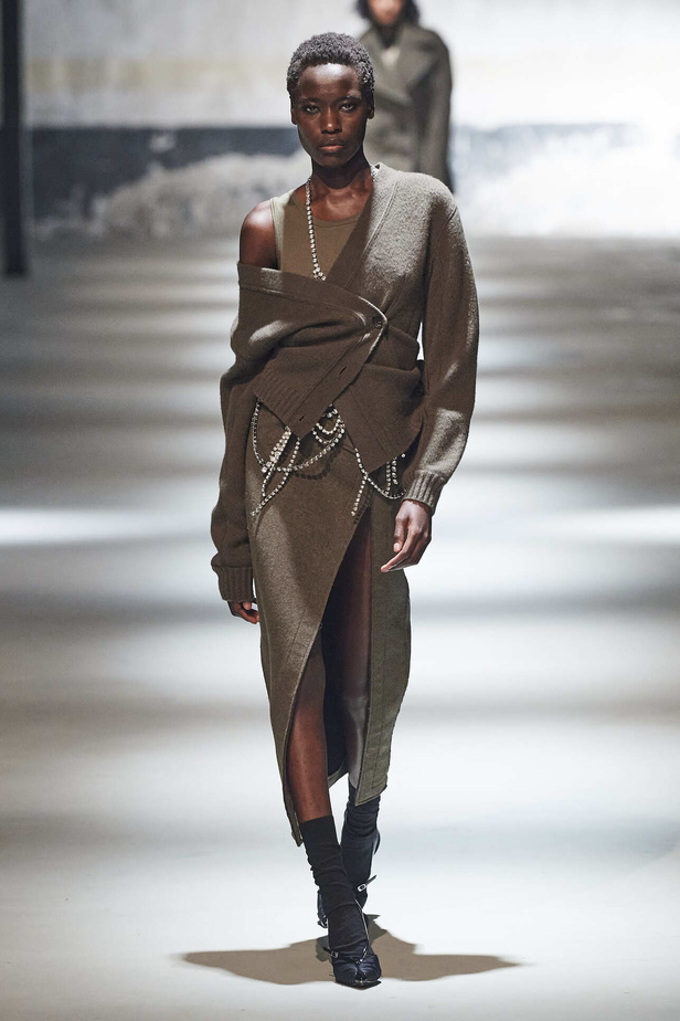 عرض أزياء مجموعة N21 لموسم خريف وشتاء 2022 في ميلانو
