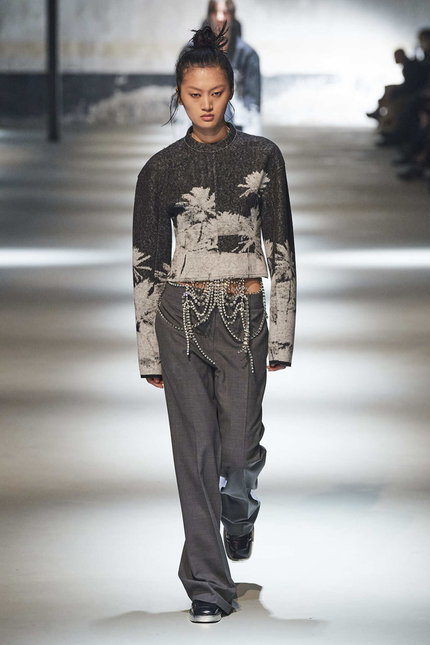 عرض أزياء مجموعة N21 لموسم خريف وشتاء 2022 في ميلانو