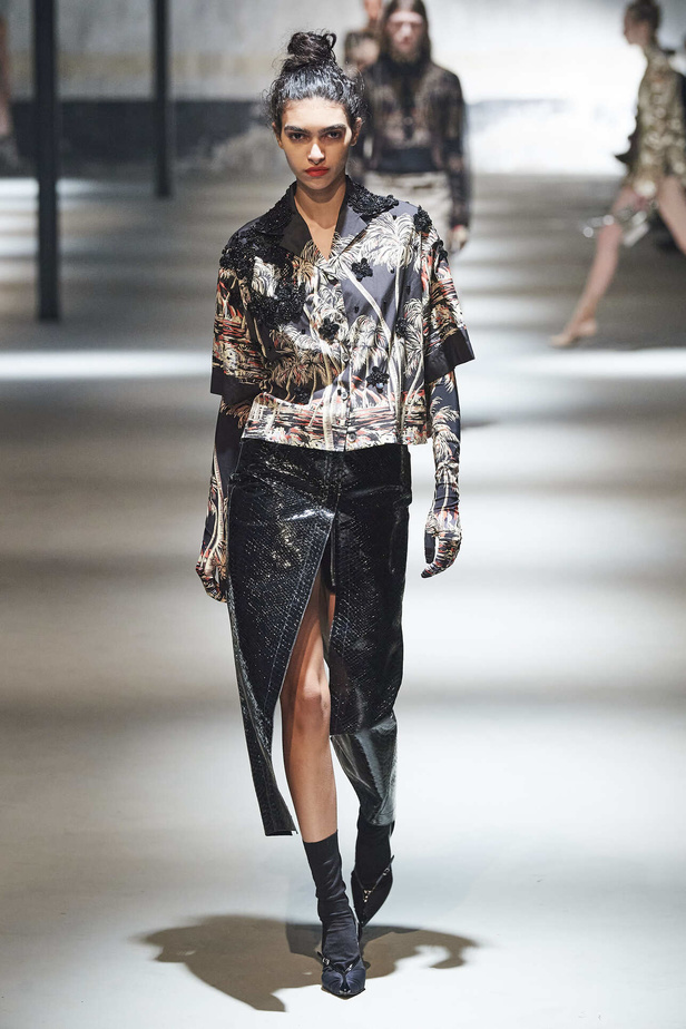 عرض أزياء مجموعة N21 لموسم خريف وشتاء 2022 في ميلانو