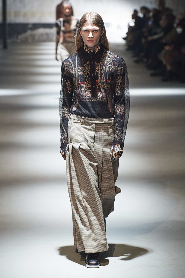 عرض أزياء مجموعة N21 لموسم خريف وشتاء 2022 في ميلانو