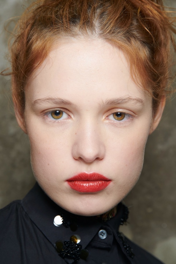 إطلالات جمالية من عرض أزياء مجموعة N21 لموسم خريف وشتاء 2022 في ميلانو