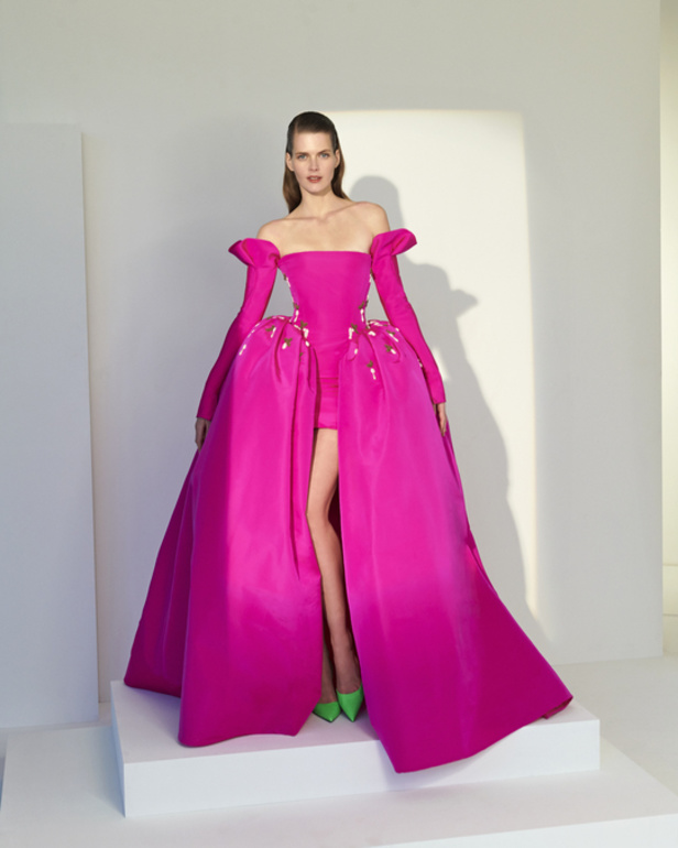 مجموعة قزي وأسطا من الألبسة الفاخرة لربيع وصيف 2022