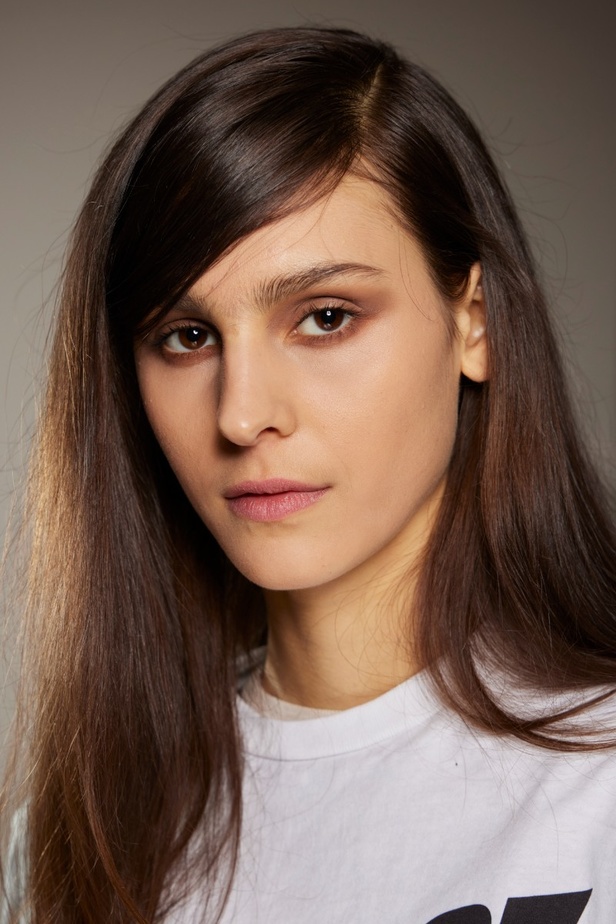 اطلالات جمالية من مجموعة أزياء Prabal Gurung لخريف وشتاء 2022