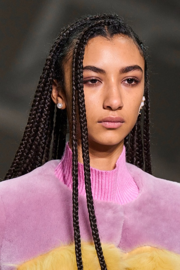 اطلالات جمالية من مجموعة أزياء Prabal Gurung لخريف وشتاء 2022