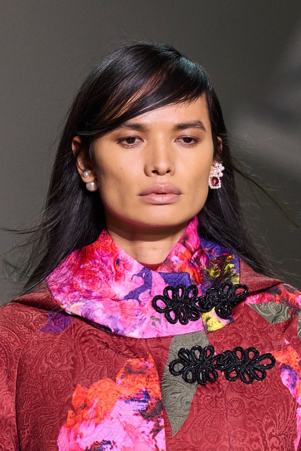 اطلالات جمالية من مجموعة أزياء Prabal Gurung لخريف وشتاء 2022