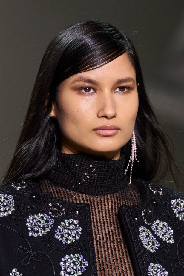 اطلالات جمالية من مجموعة أزياء Prabal Gurung لخريف وشتاء 2022