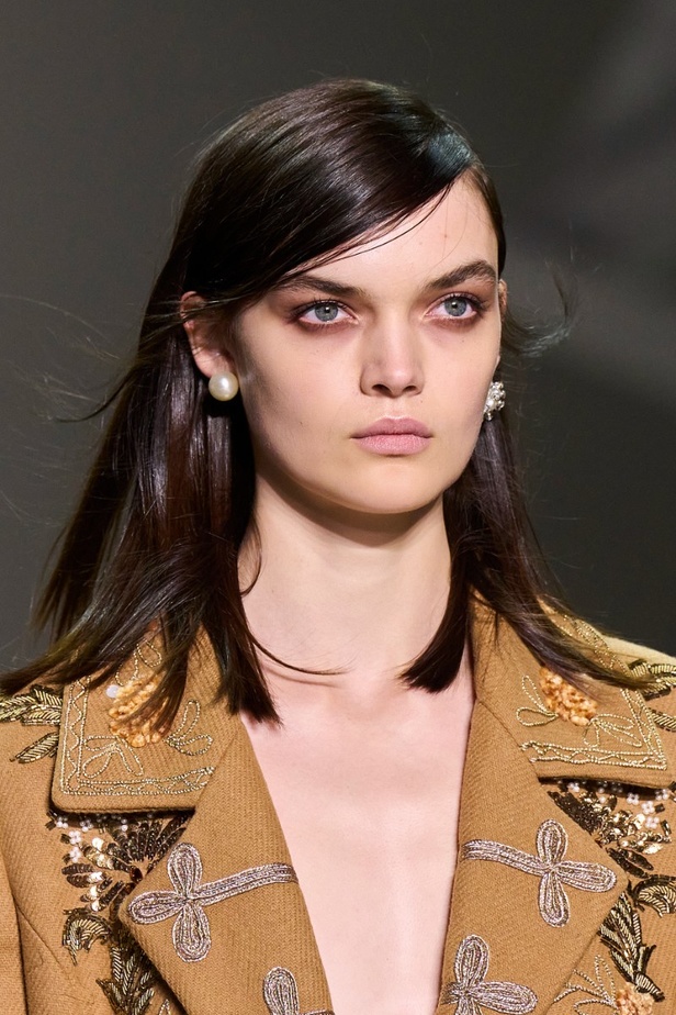 اطلالات جمالية من مجموعة أزياء Prabal Gurung لخريف وشتاء 2022