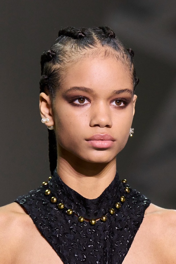 اطلالات جمالية من مجموعة أزياء Prabal Gurung لخريف وشتاء 2022