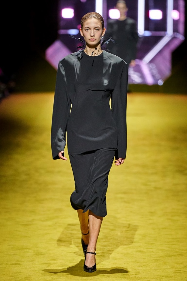 مجموعة Prada لخريف شتاء 2022 تكرّس إيديولوجيا الدار بلمسة عصرية