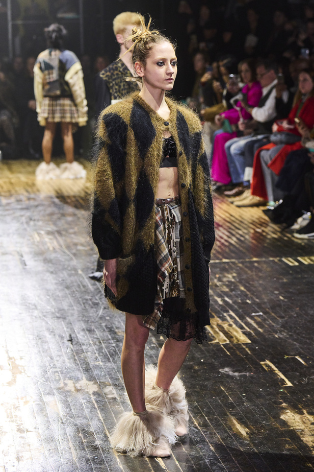 عرض أزياء مجموعة Preen by Thornton Bregazzi لموسم خريف وشتاء 2022 في لندن