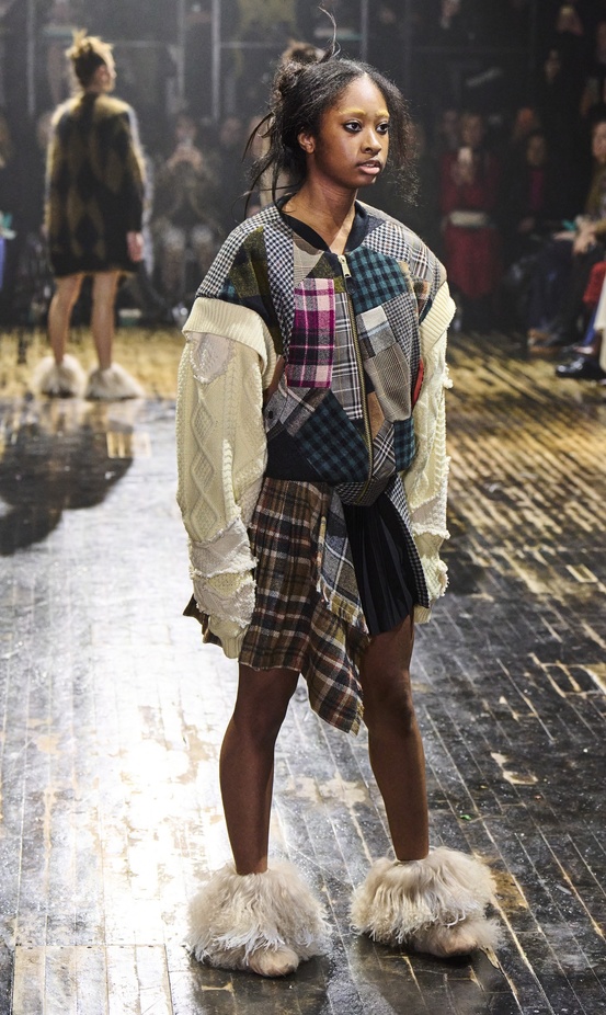 عرض أزياء مجموعة Preen by Thornton Bregazzi لموسم خريف وشتاء 2022 في لندن