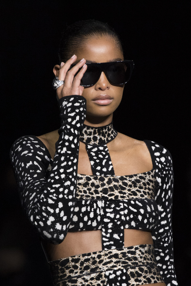 الجرأة والنقشات المتنوعة برزت في عرض روبيرتو كافالي لخريف وشتاء 2022