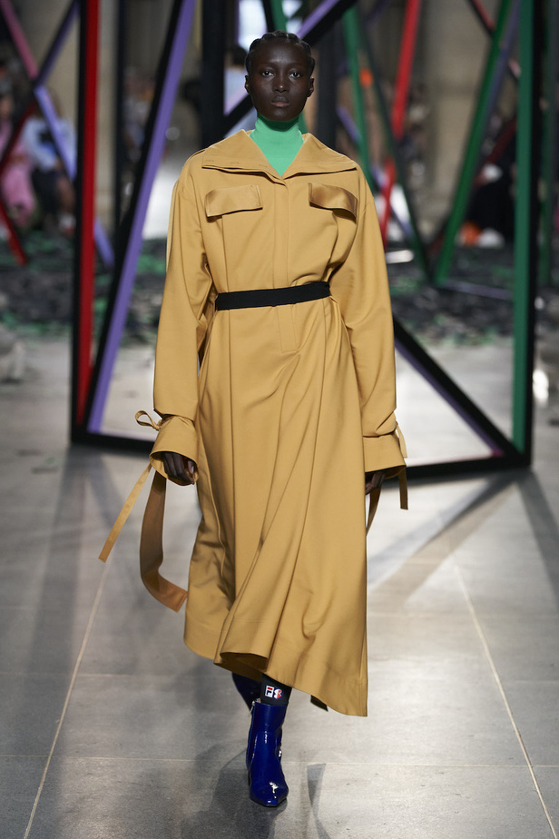 عرض أزياء روسكاندا لموسم خريف 2022