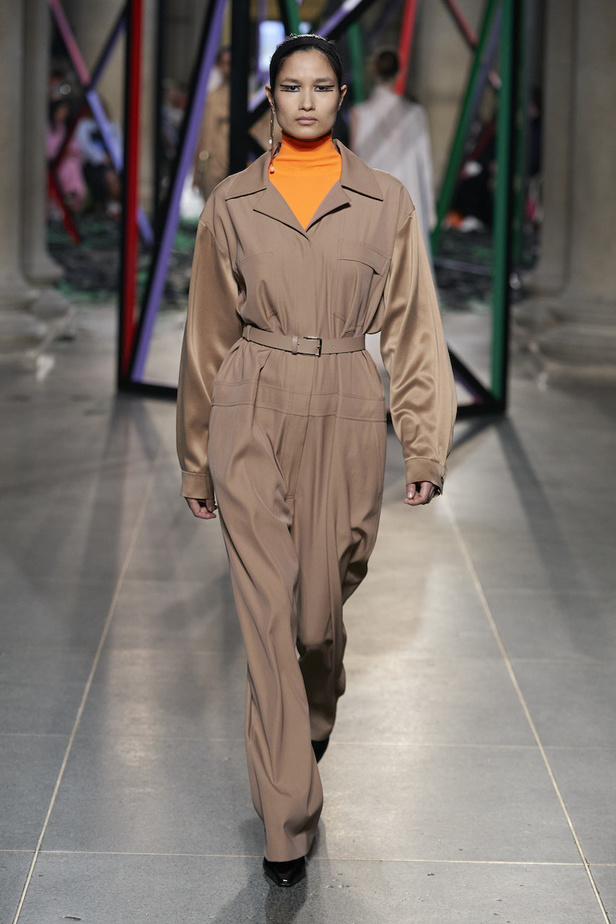 عرض أزياء روسكاندا لموسم خريف 2022