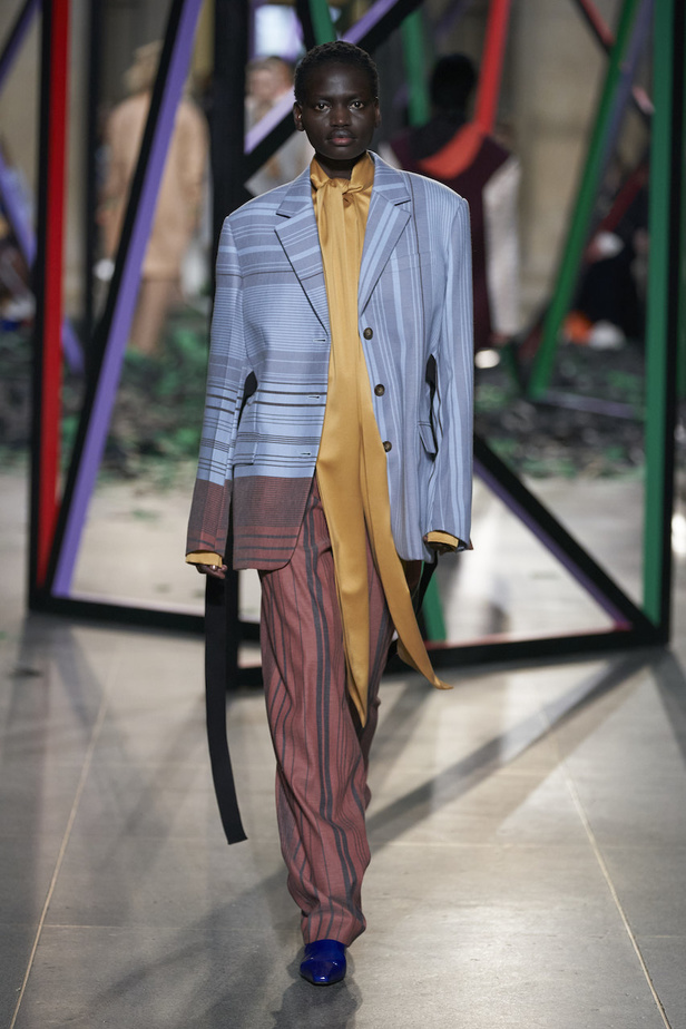 عرض أزياء روسكاندا لموسم خريف 2022