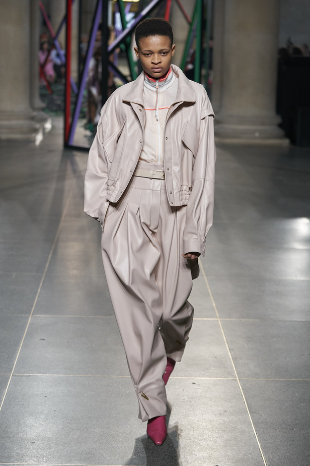 عرض أزياء روسكاندا لموسم خريف 2022