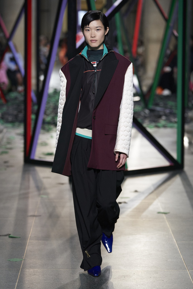 عرض أزياء روسكاندا لموسم خريف 2022