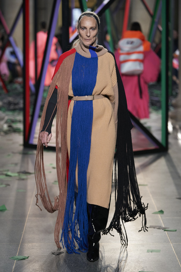 عرض أزياء روسكاندا لموسم خريف 2022