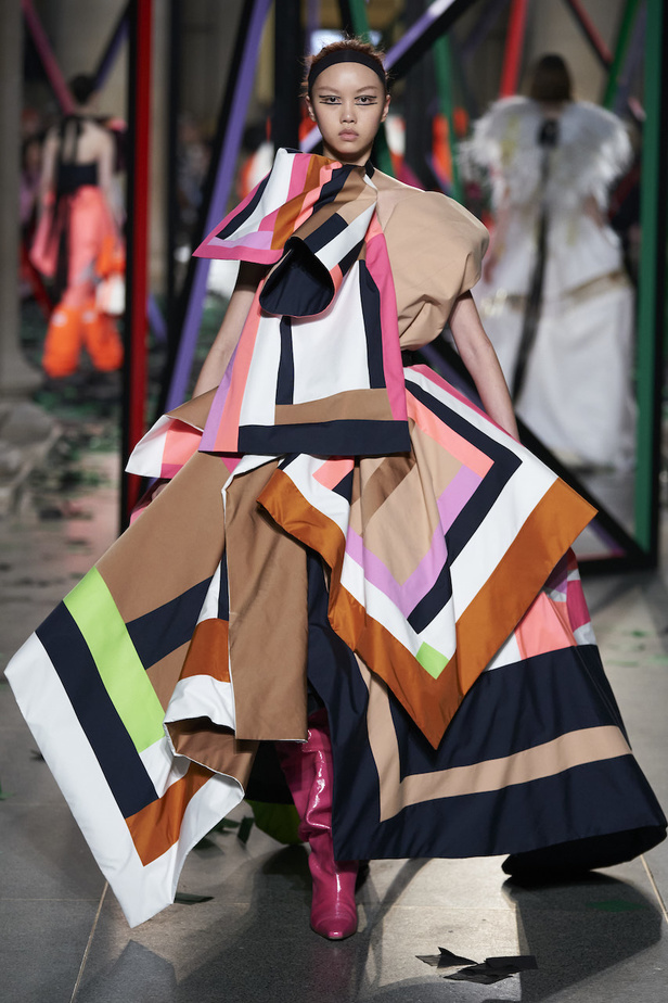 عرض أزياء روسكاندا لموسم خريف 2022