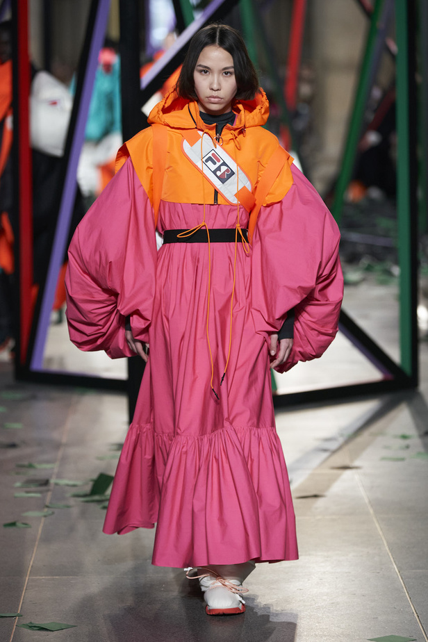 عرض أزياء روسكاندا لموسم خريف 2022