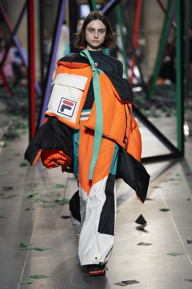 عرض أزياء روسكاندا لموسم خريف 2022