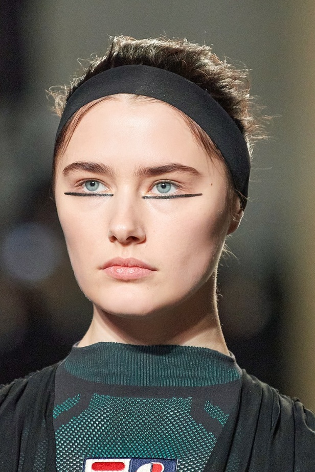 اطلالات جمالية من عرض أزياء Roksanda لموسم خريف 2022