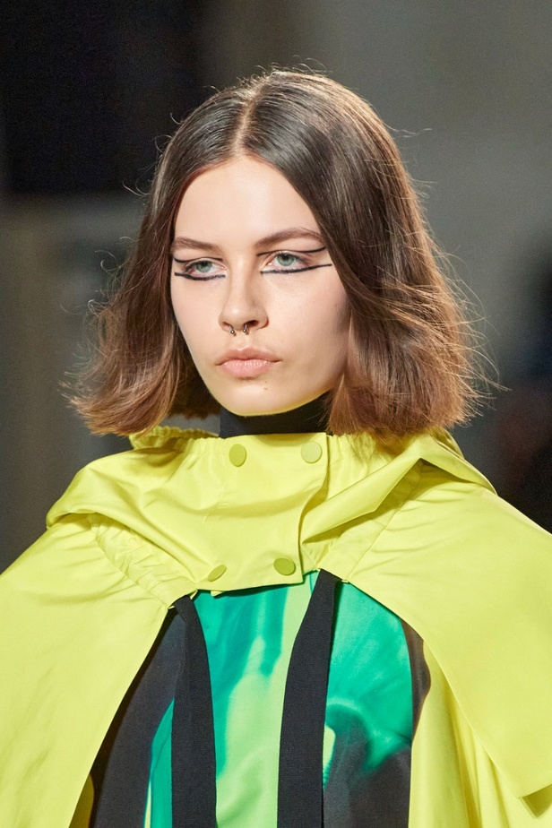 اطلالات جمالية من عرض أزياء Roksanda لموسم خريف 2022