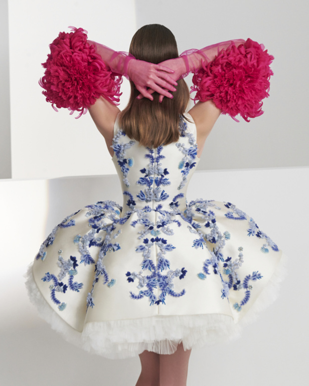 مجموعة قزي وأسطا من الألبسة الفاخرة لربيع وصيف 2022