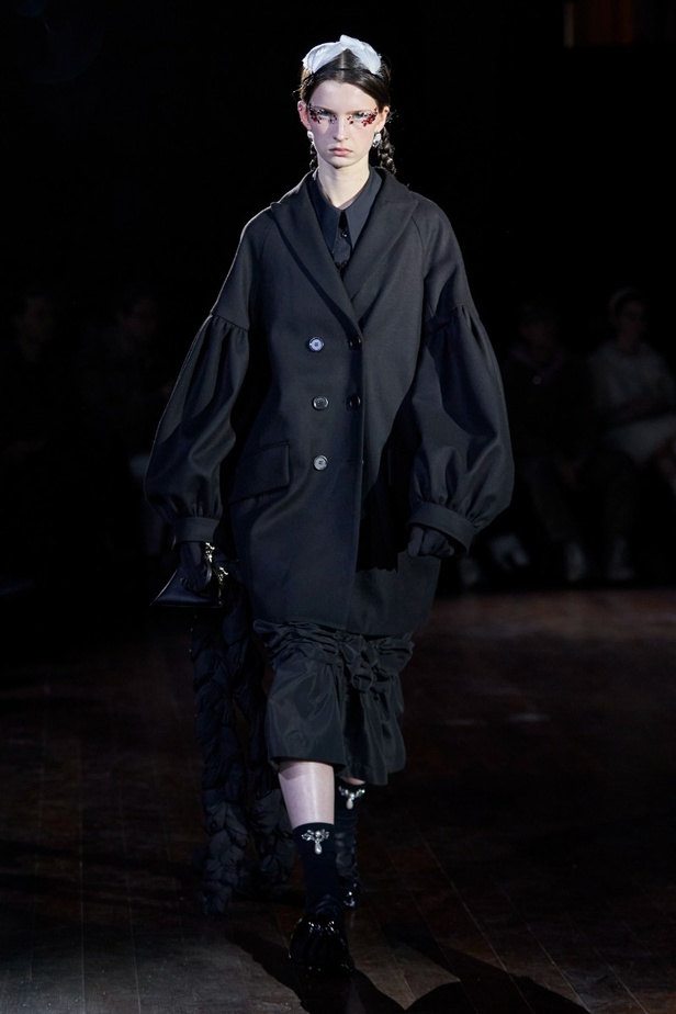 مجموعة أزياء Simone Rocha لخريف وشتاء 2022