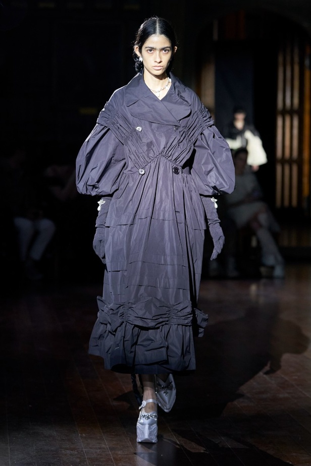 مجموعة أزياء Simone Rocha لخريف وشتاء 2022