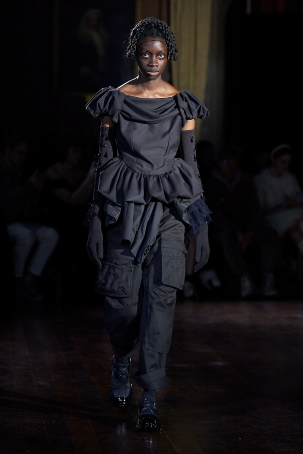 مجموعة أزياء Simone Rocha لخريف وشتاء 2022