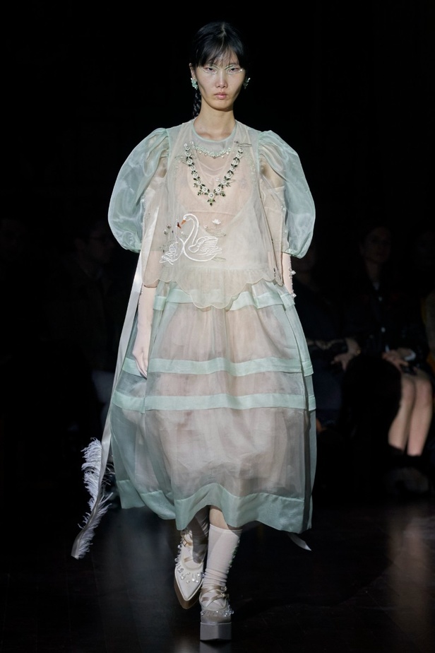 مجموعة أزياء Simone Rocha لخريف وشتاء 2022