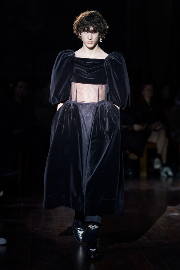 مجموعة أزياء Simone Rocha لخريف وشتاء 2022