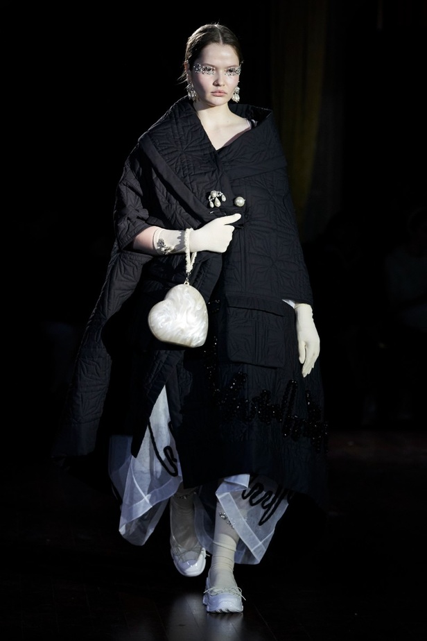 مجموعة أزياء Simone Rocha لخريف وشتاء 2022