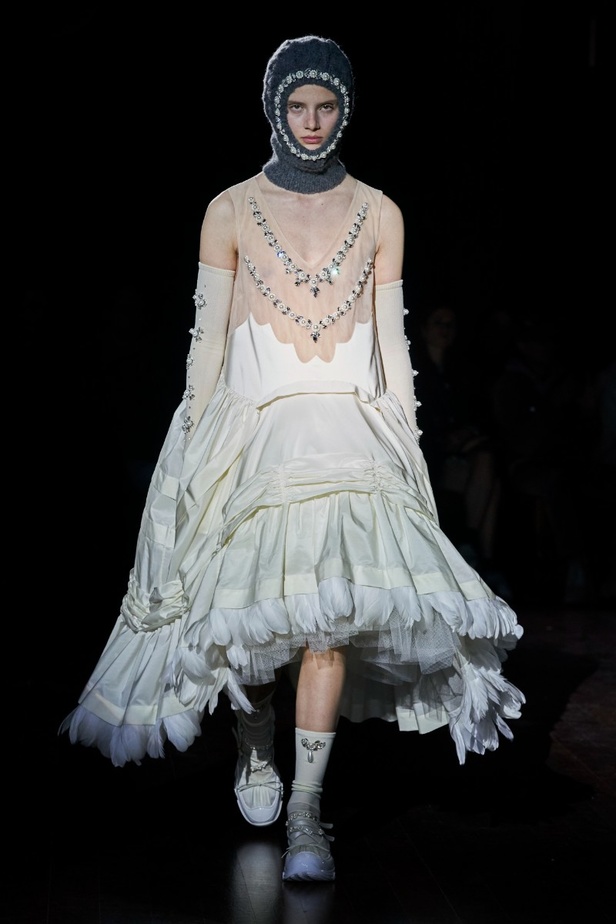 مجموعة أزياء Simone Rocha لخريف وشتاء 2022