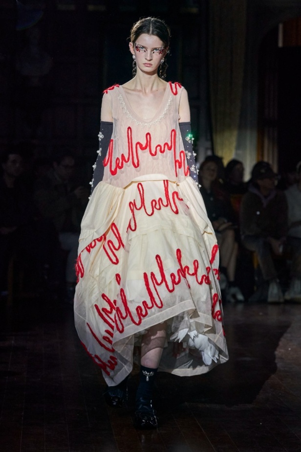 مجموعة أزياء Simone Rocha لخريف وشتاء 2022