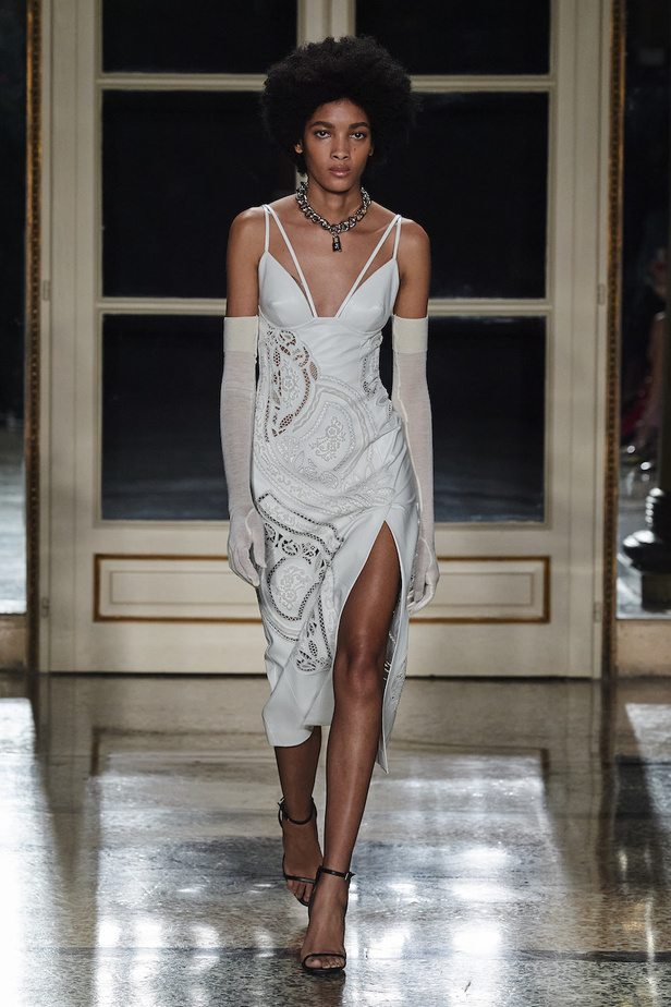 مجموعة Ermano Scervino لموسم خريف وشتاء 2022-2023