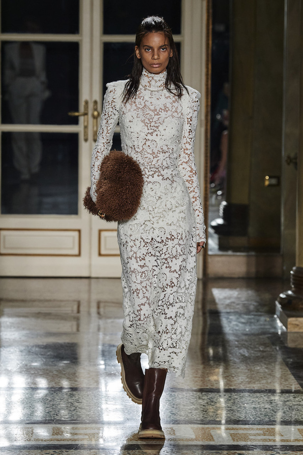 مجموعة Ermano Scervino لموسم خريف وشتاء 2022-2023