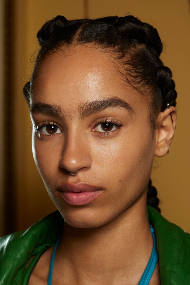 اطلالات جمالية من عرض أزياء Ermano Scervino لموسم خريف 2022