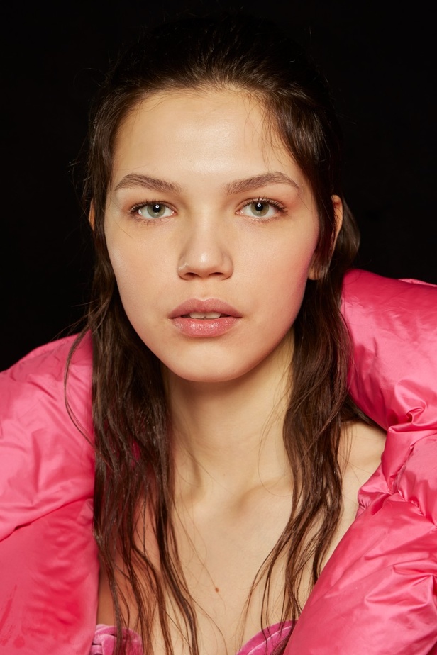 اطلالات جمالية من عرض أزياء Ermano Scervino لموسم خريف 2022