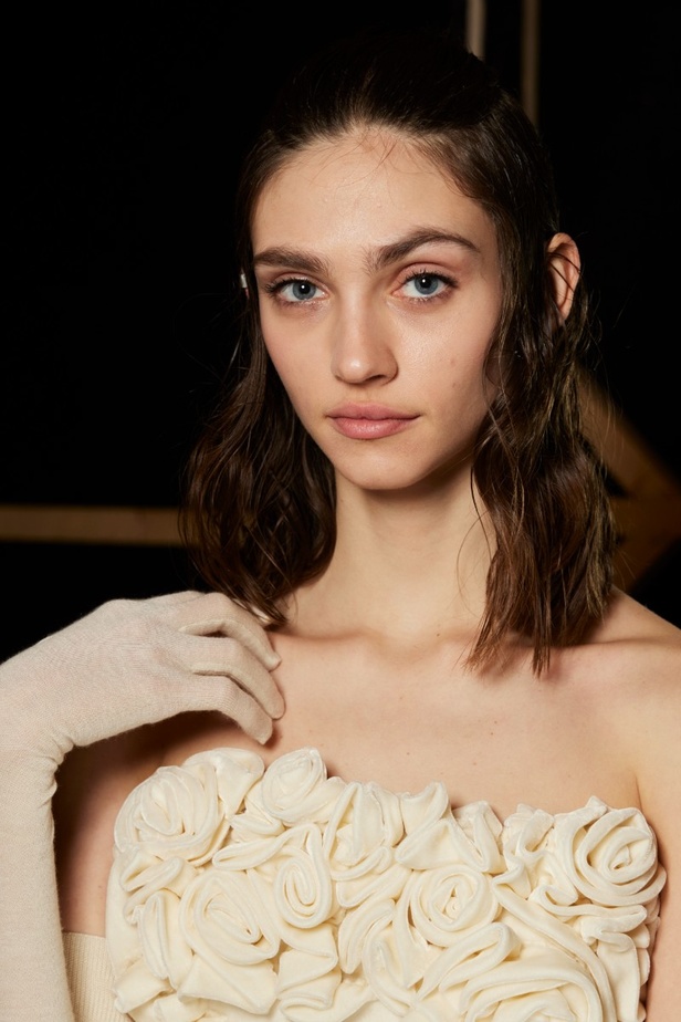 اطلالات جمالية من عرض أزياء Ermano Scervino لموسم خريف 2022