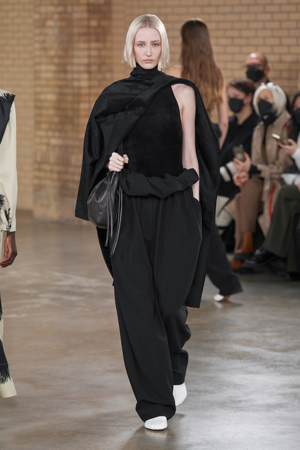 من مجموعة Proenza Schouler لموسم خريف 2022