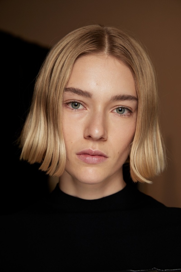 مكياج وتسريحات شعر عرض أزياء Proenza Schouler لموسم خريف 2022