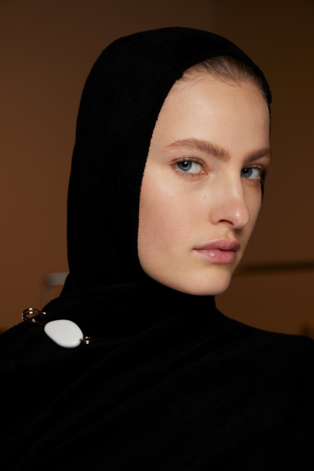 مكياج وتسريحات شعر عرض أزياء Proenza Schouler لموسم خريف 2022