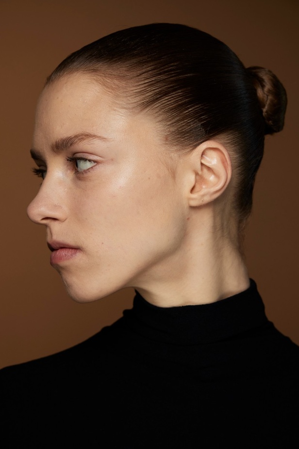 مكياج وتسريحات شعر عرض أزياء Proenza Schouler لموسم خريف 2022